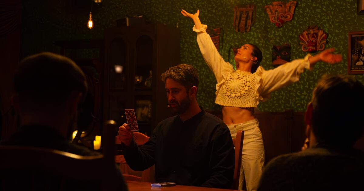 Esta experiência teatral pessoal está disfarçada como uma leitura de tarô de Los Angeles