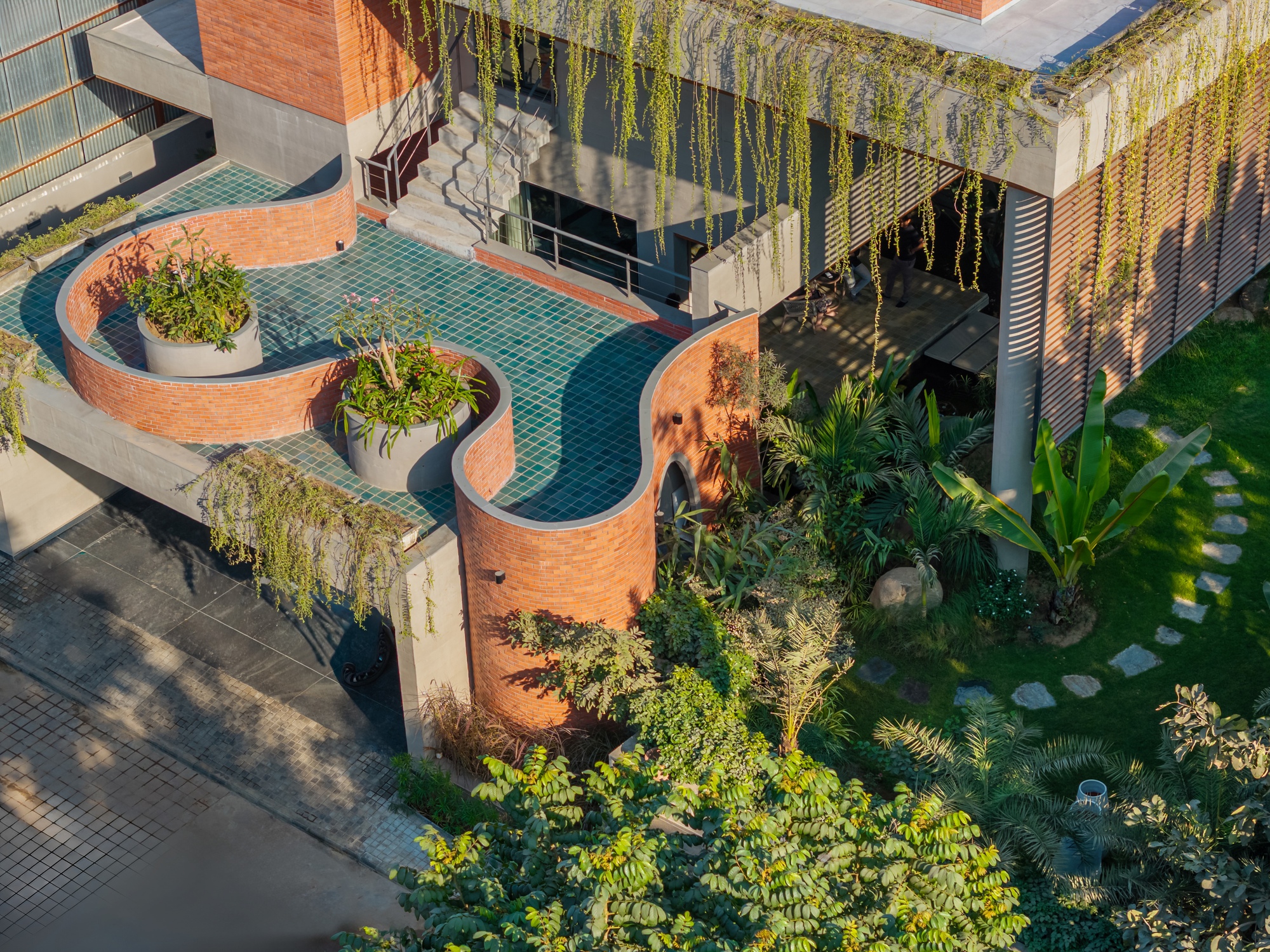 Valaya Villa / Estúdio de Pesquisa e Design gRID Architects