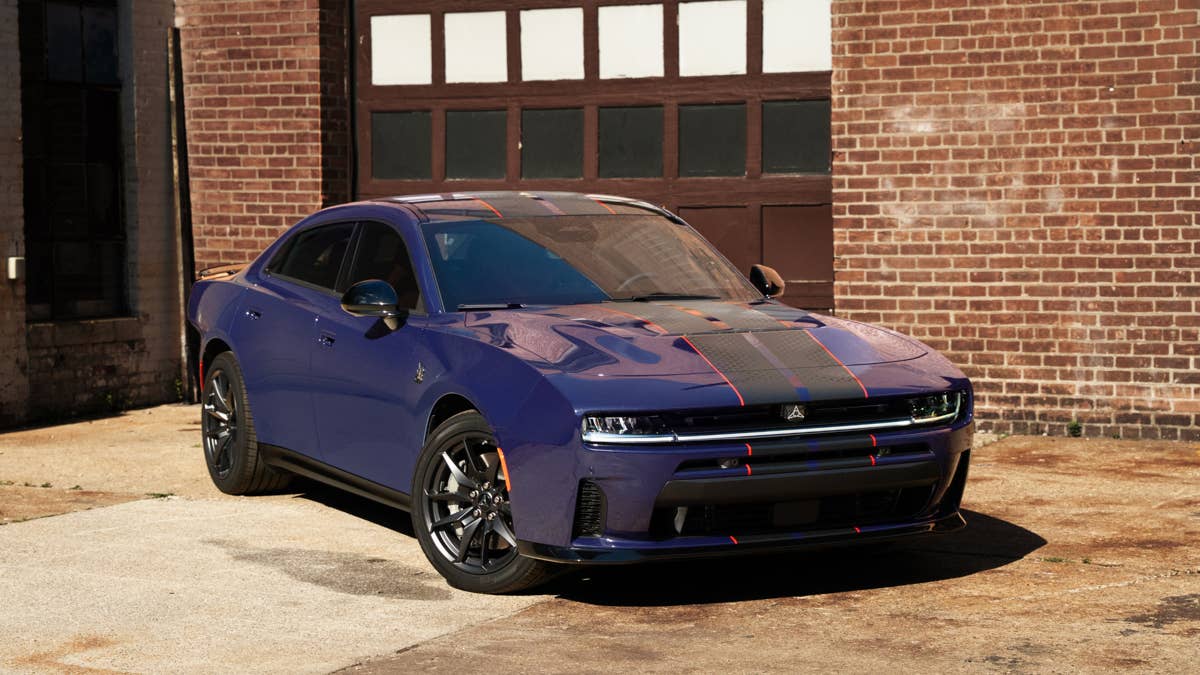 Dodge está pagando aos compradores de carregadores US$ 10 por cada cavalo-vapor