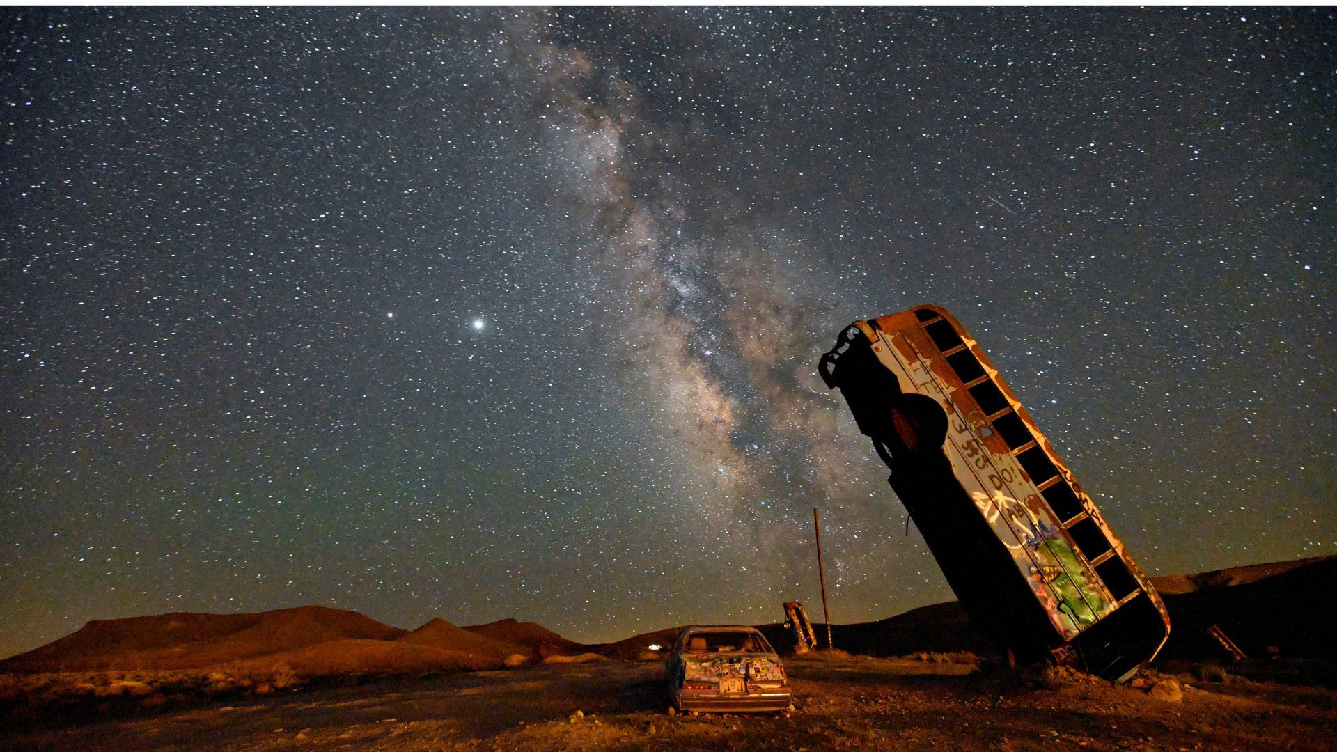 Local de pouso da Apollo 11, uma águia cósmica e uma estrela branco-azulada: 4 alvos no céu noturno para celebrar a América 250