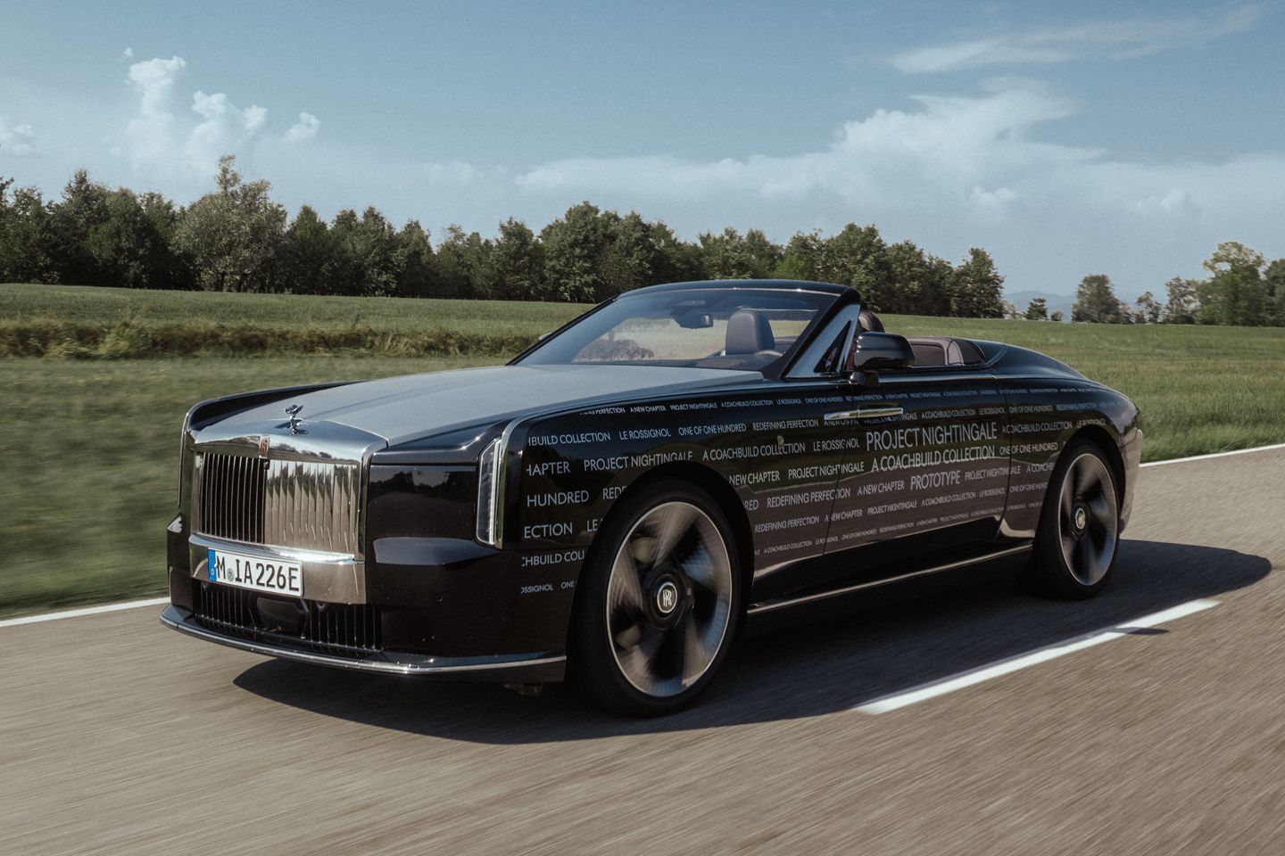 Primeira visão no mundo real do drop-top EV da Rolls