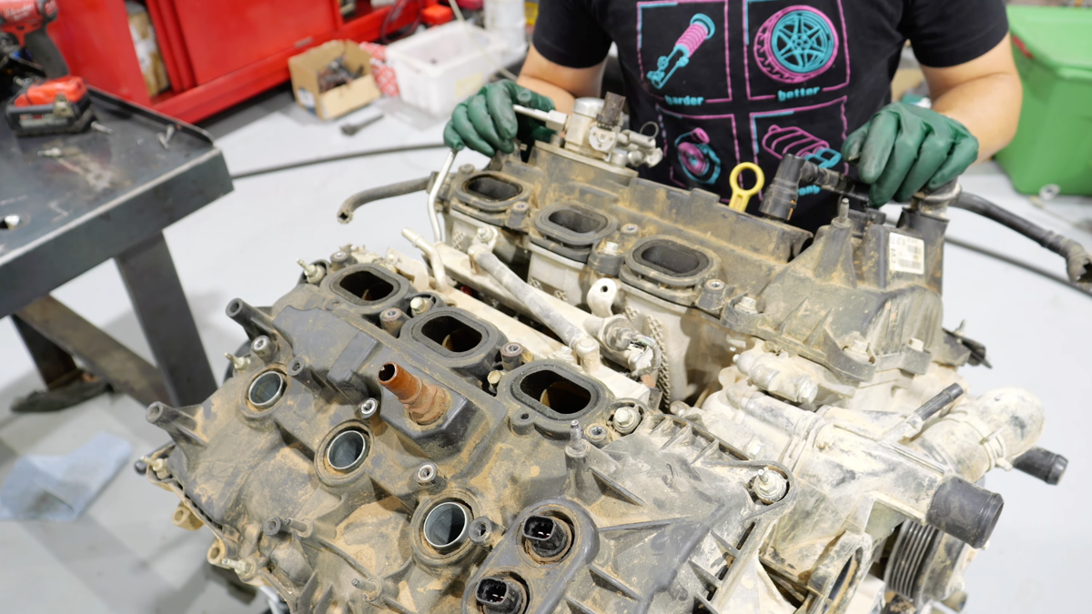 Desmontagem do Ford F-150 EcoBoost de 180.000 milhas revela um pistão derretido