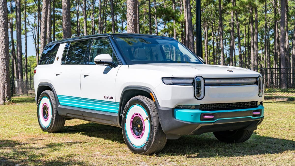 Rivian está enfraquecendo seus caminhões de 1.025 HP com um novo modo adolescente