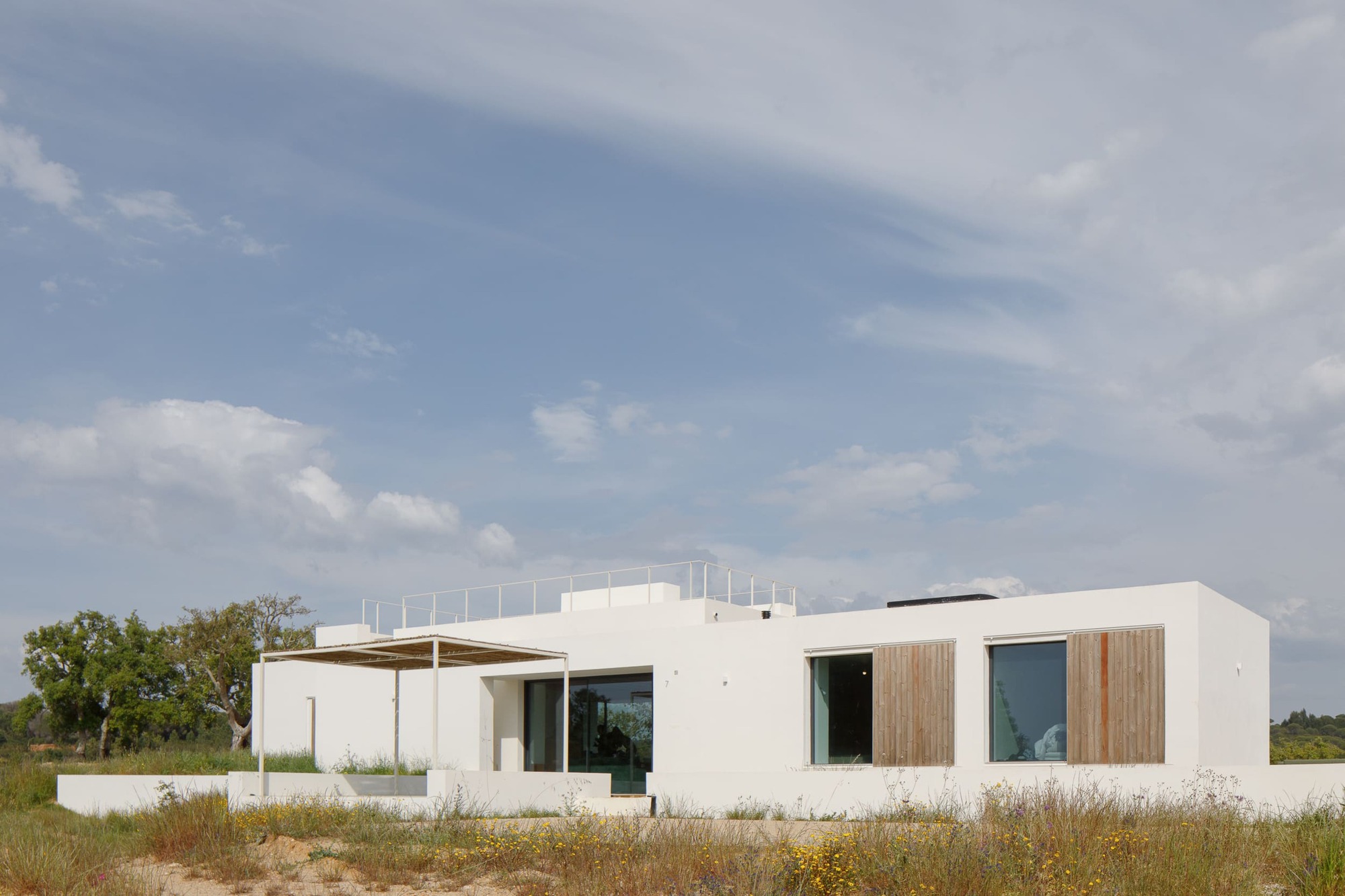 Casa Melides MG / Pereira Miguel Arquitetos