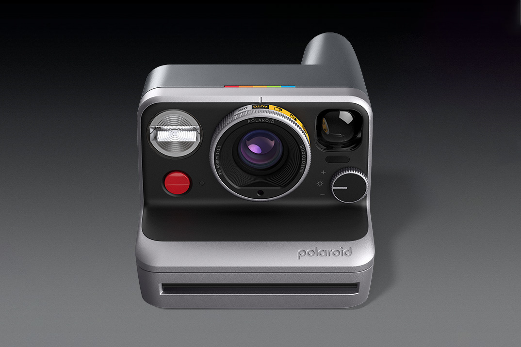 A Polaroid finalmente abandonou o aplicativo e construiu uma câmera analógica que faz tudo na mão