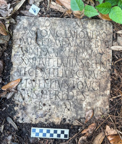 Lápide de marinheiro romano encontrada em Nova Orleans é exibida na Itália – The History Blog