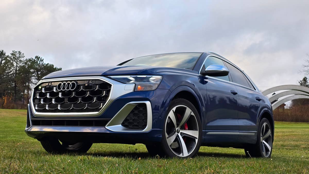 As ofertas de fim de ano chegaram e alguns carros novos custam US$ 30.000 de desconto no preço sugerido
