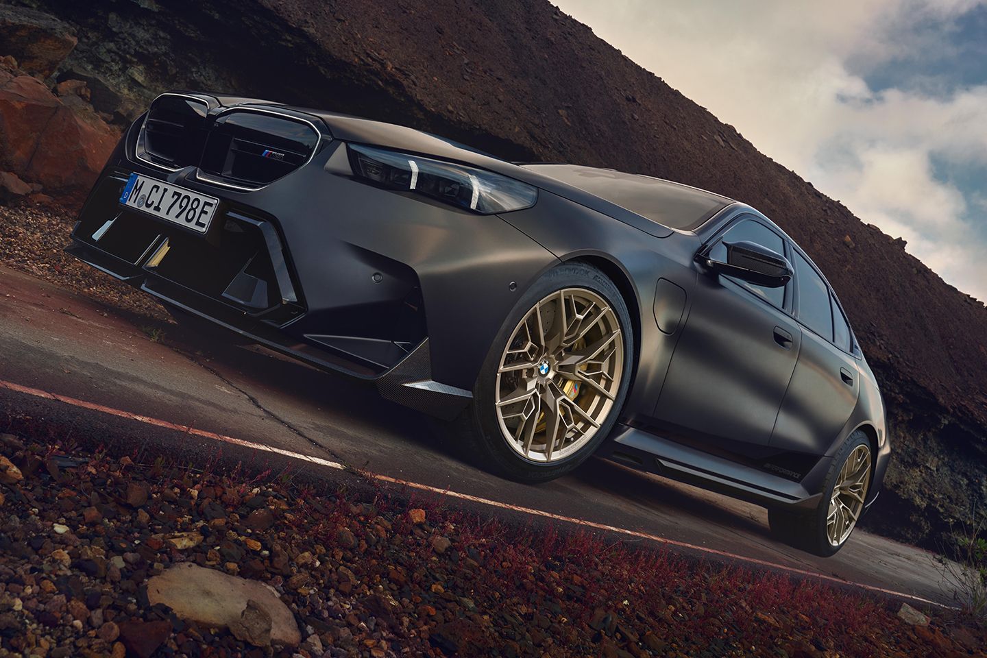 Confira as novas rodas M5 douradas da BMW