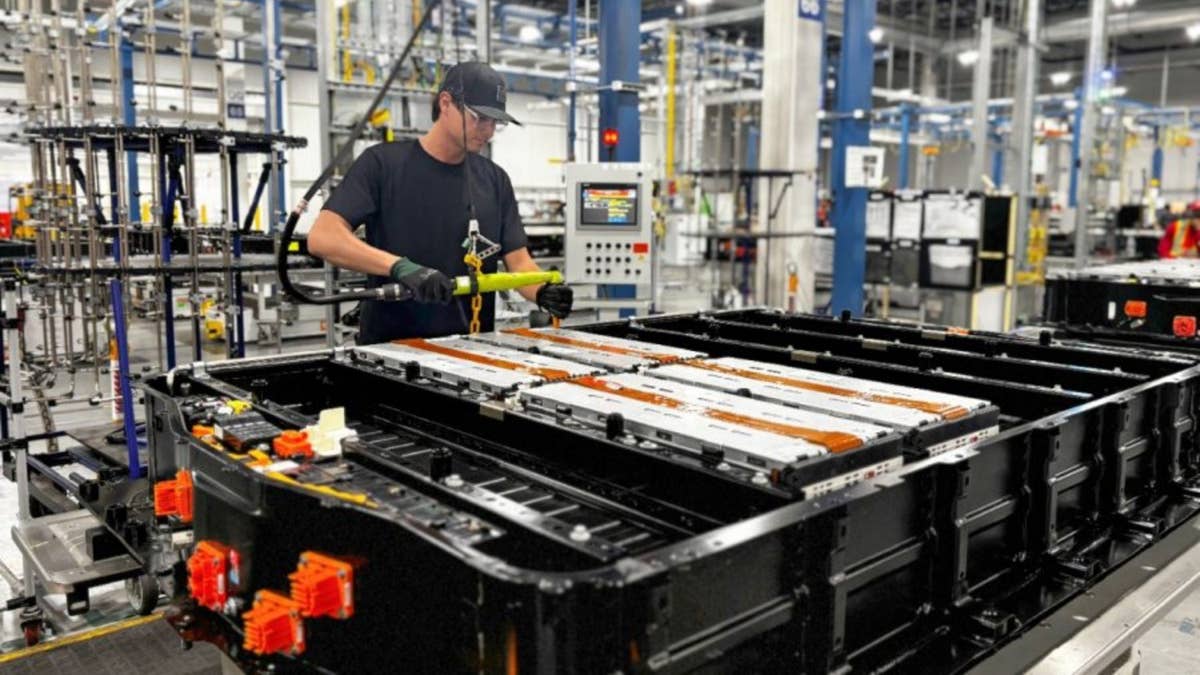 GM começa a enviar veículos elétricos com baterias recicladas