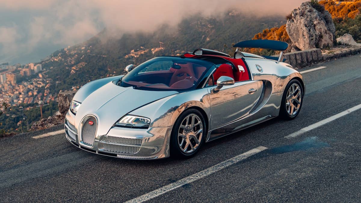 Bugatti restaura um Veyron único com corpo de metal espelhado