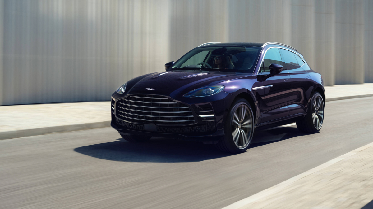 Aston Martin diz que V8s e V12s permanecerão enquanto os planos de EV falham