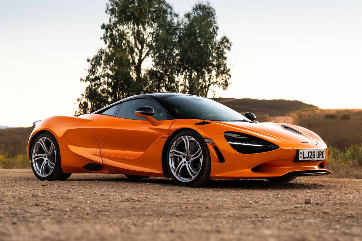 McLaren abre a cortina do 750S