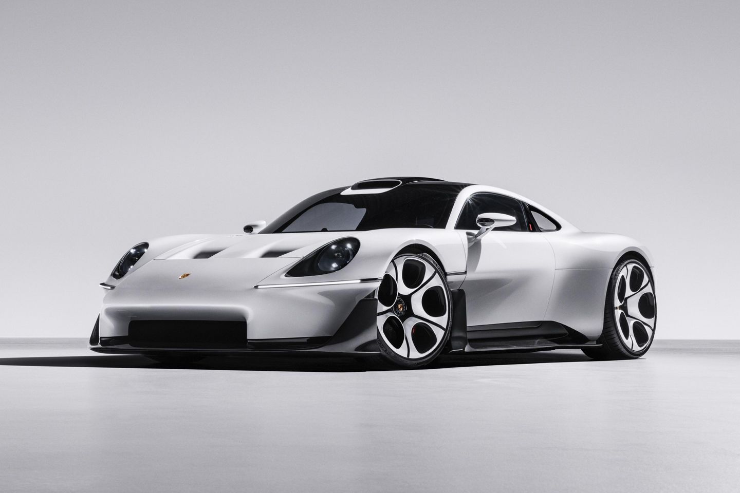 Impressionante Mission S mostra um Porsche com motor central