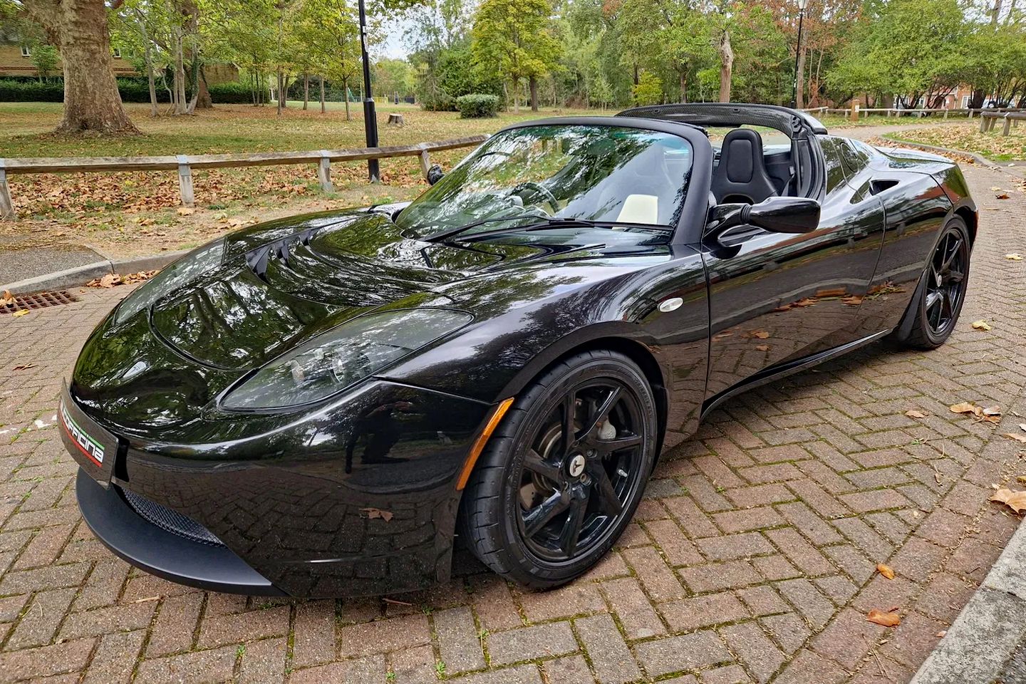 Último Tesla Roadster construído em Hethel para venda
