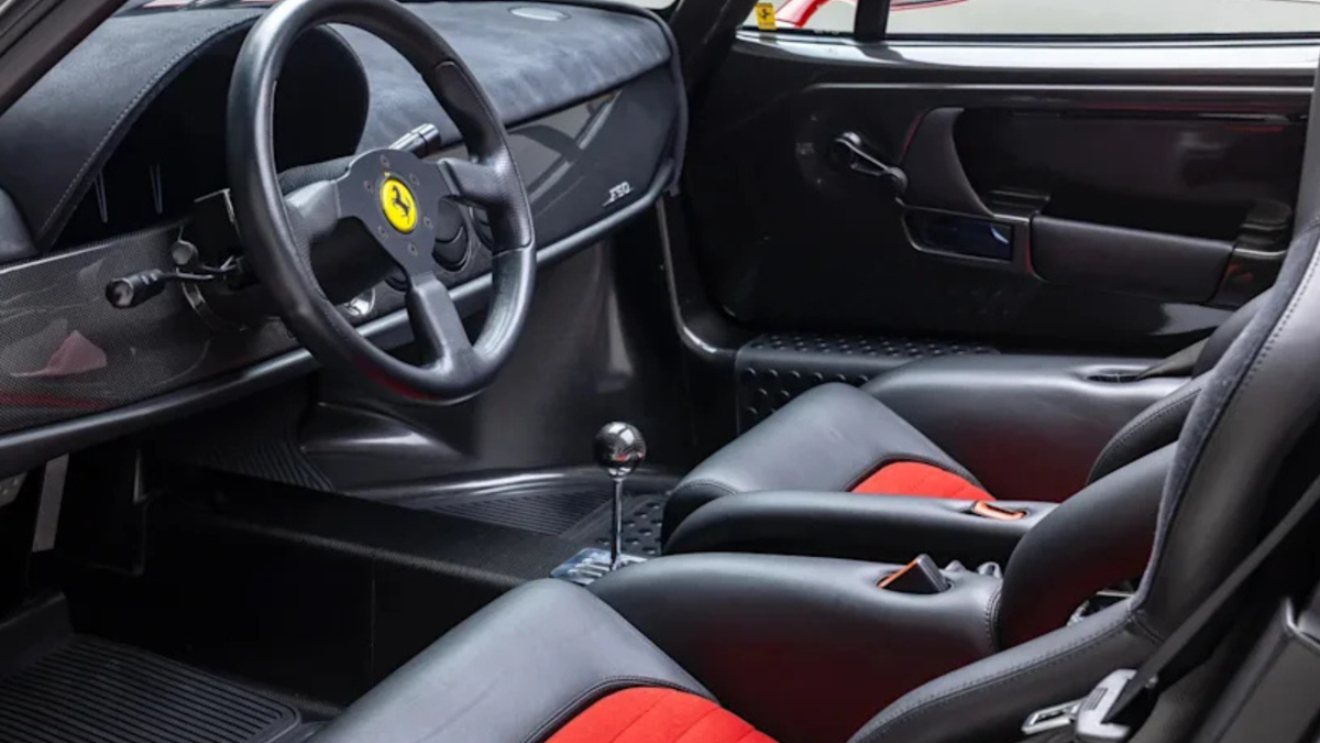 Ferrari F50 com apenas 106 milhas deverá arrecadar mais de US$ 20 milhões