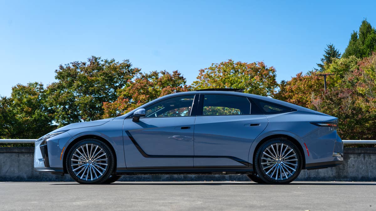Lexus está levando 35 mil carros de outros mercados para vender nos EUA