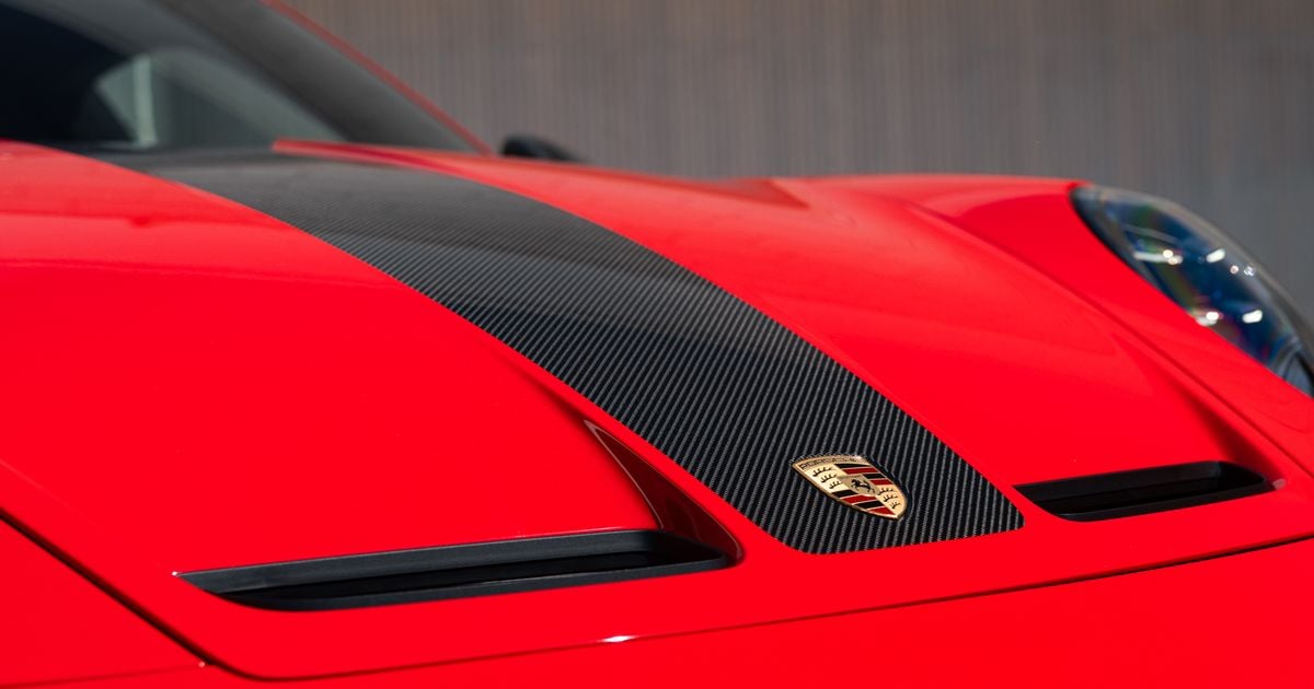 Porsche provoca hipercarro com motor central, mas abandona planos para o Boxster a gasolina, sucessor do Cayman