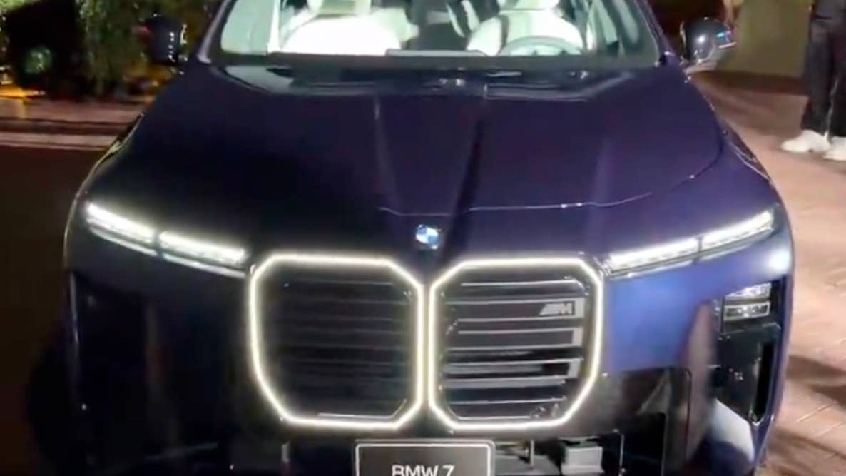 O novo V8 Série 7 de 570 HP da BMW é a coisa mais próxima de um M7