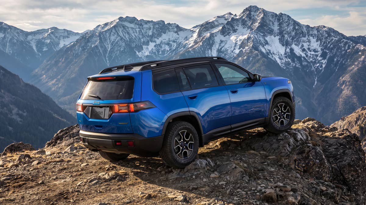 2027 Jeep Cherokee oferece 37 MPG e AWD por US$ 35.130
