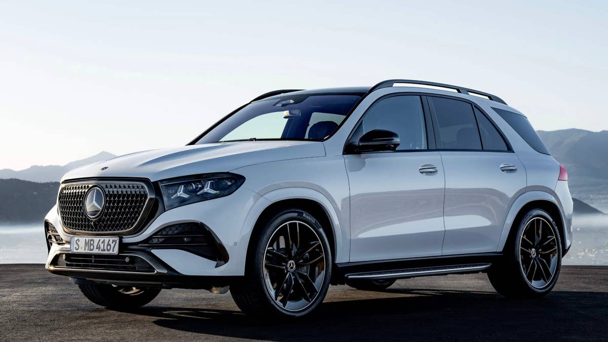 As vendas da Mercedes nos EUA aumentaram 4%, mas a BMW ainda saiu na frente