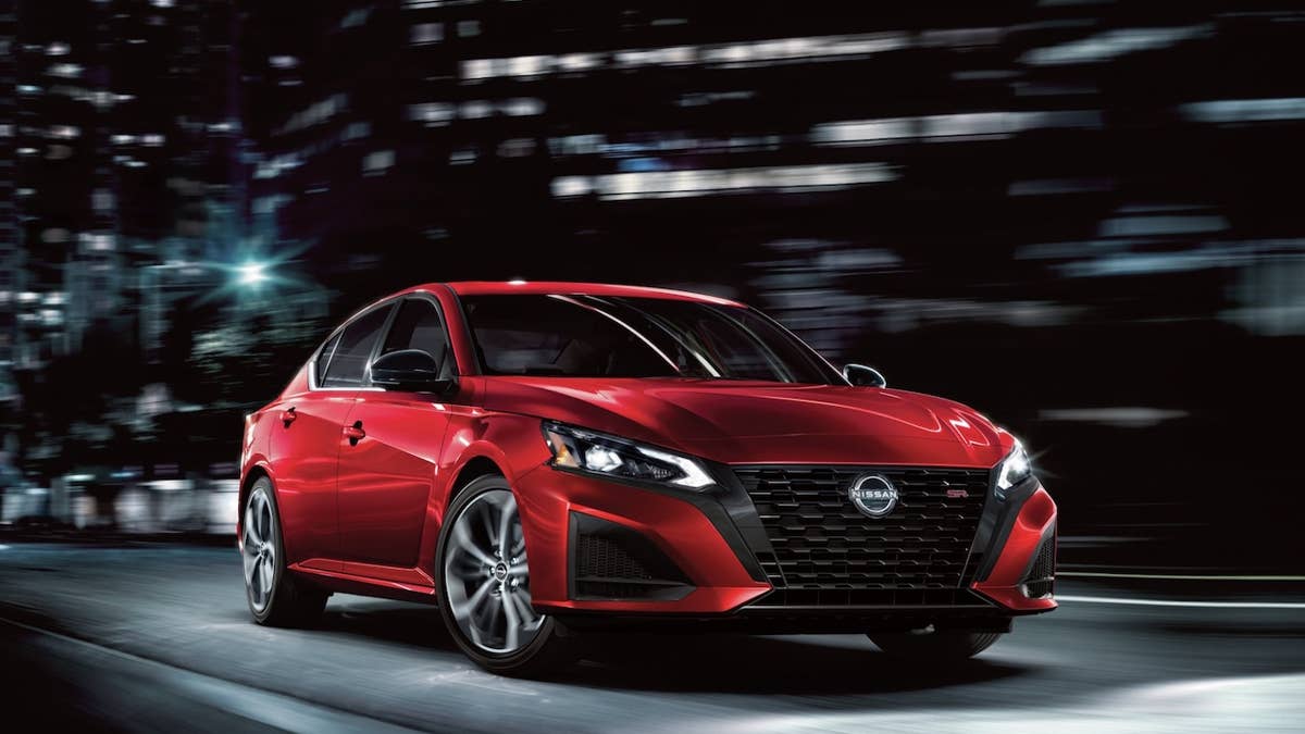 Nissan dá mais um ano ao Altima, mas corta escolhas e aumenta preços