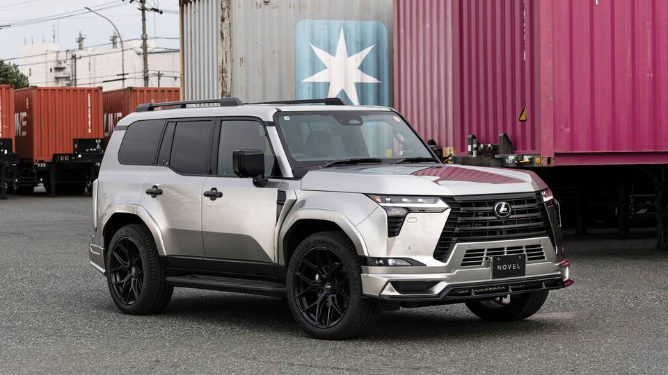 Este kit de carroceria Lexus GX550 vem de uma equipe de corrida de Nürburgring