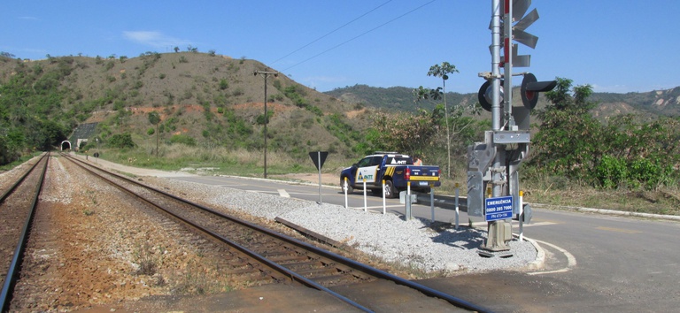 IMAGEM NA RODOVIA COM A FISCALIZAÇÃO DA ANTT