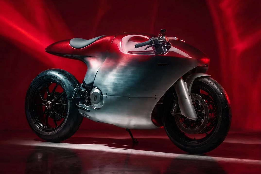 Bandit9 transforma seu costume escultural da Ducati de Racing Red em alumínio bruto