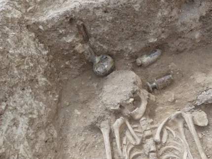 Vidrarias finas encontradas em sepulturas da Antiguidade Tardia em Troyes – The History Blog