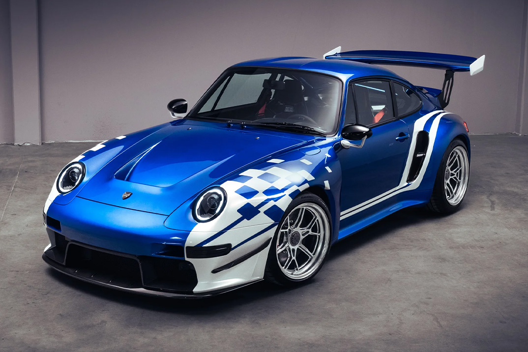 Gunther Werks pintou o capacete de Martin Brundle em um Porsche 911 refrigerado a ar de 860 HP