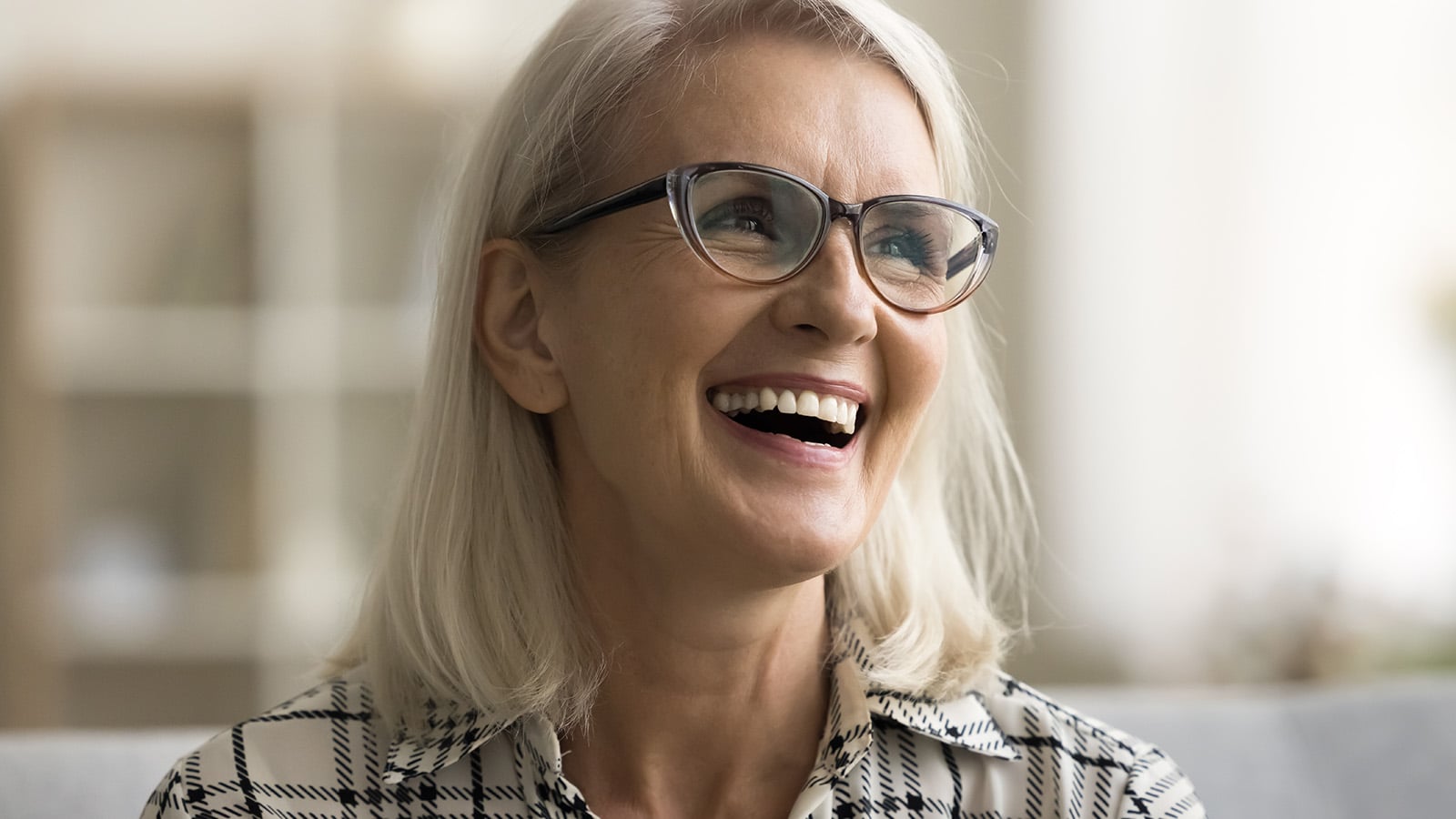 Pessoas com QI alto com mais de 60 anos geralmente se recusam a discutir sobre 8 coisas que os mais jovens não conseguem abandonar