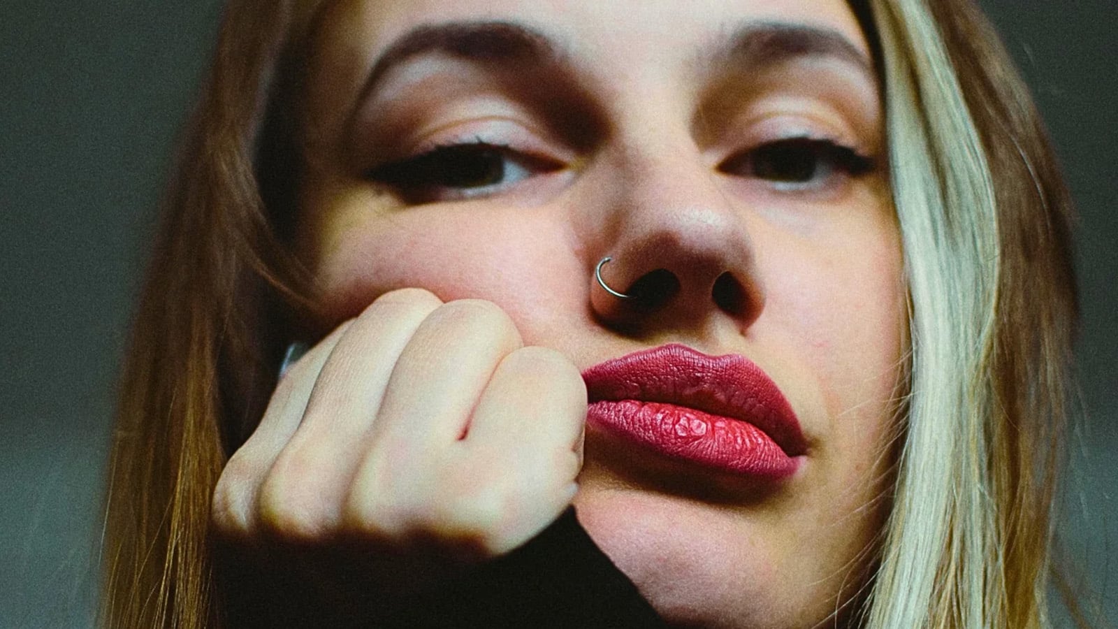 Mulheres muito inteligentes que estão cansadas de serem subestimadas geralmente param de fazer 7 coisas só para parecerem agradáveis