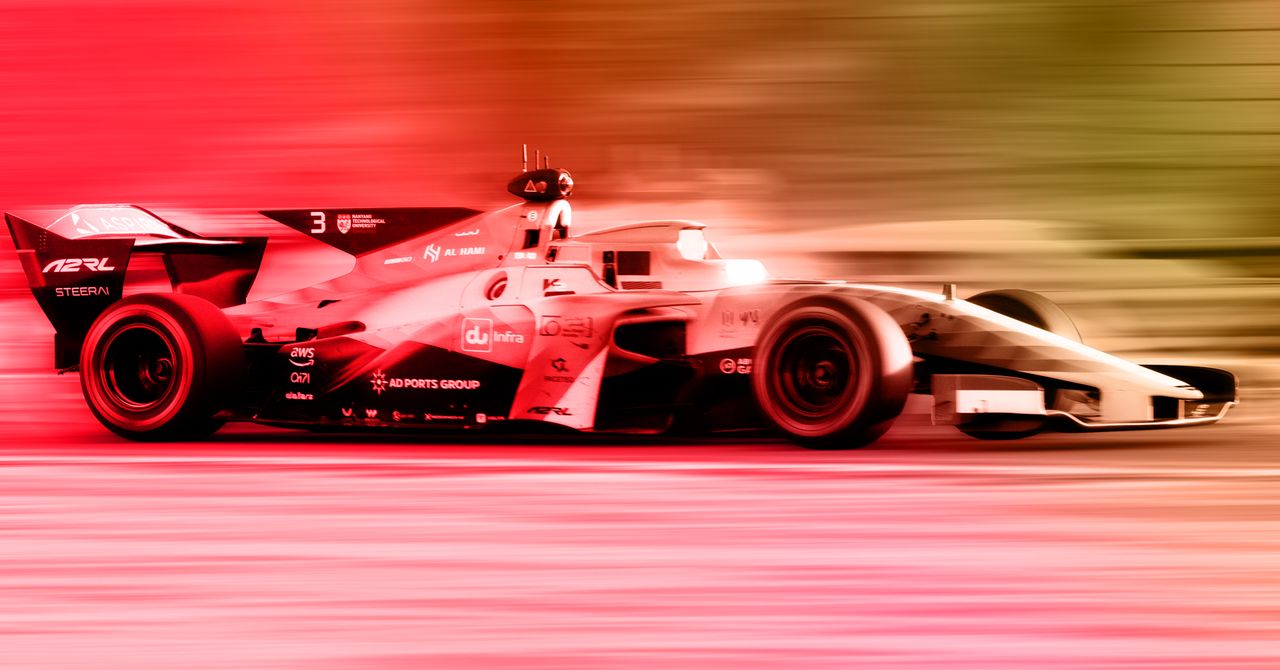 2 carros sem motorista bateram a 155 mph. Isso pode ser uma coisa boa