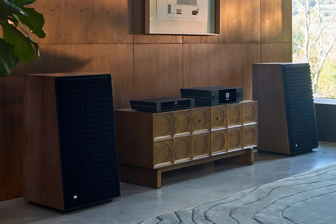 O L150 Classic da JBL devolve ao Hi-Fi americano vintage seu principal alto-falante em torre