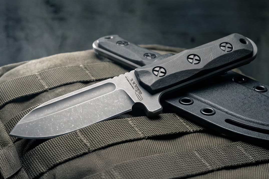 KA-BAR enxerta uma lâmina de pasta moderna em sua alça Ek Commando de 85 anos