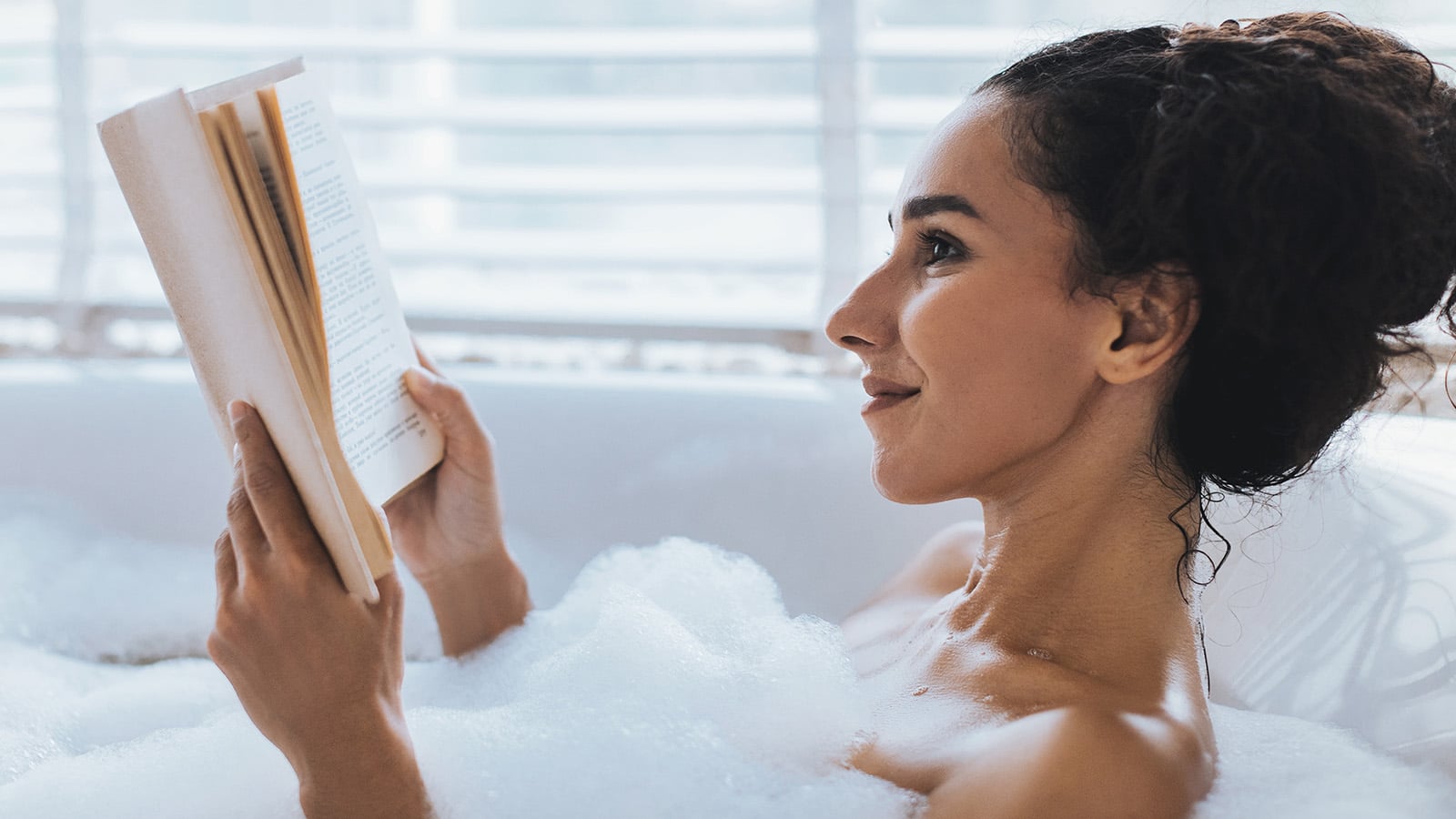 Pessoas que continuam três livros ao mesmo tempo e não terminam nenhum deles geralmente têm 8 características de QI alto