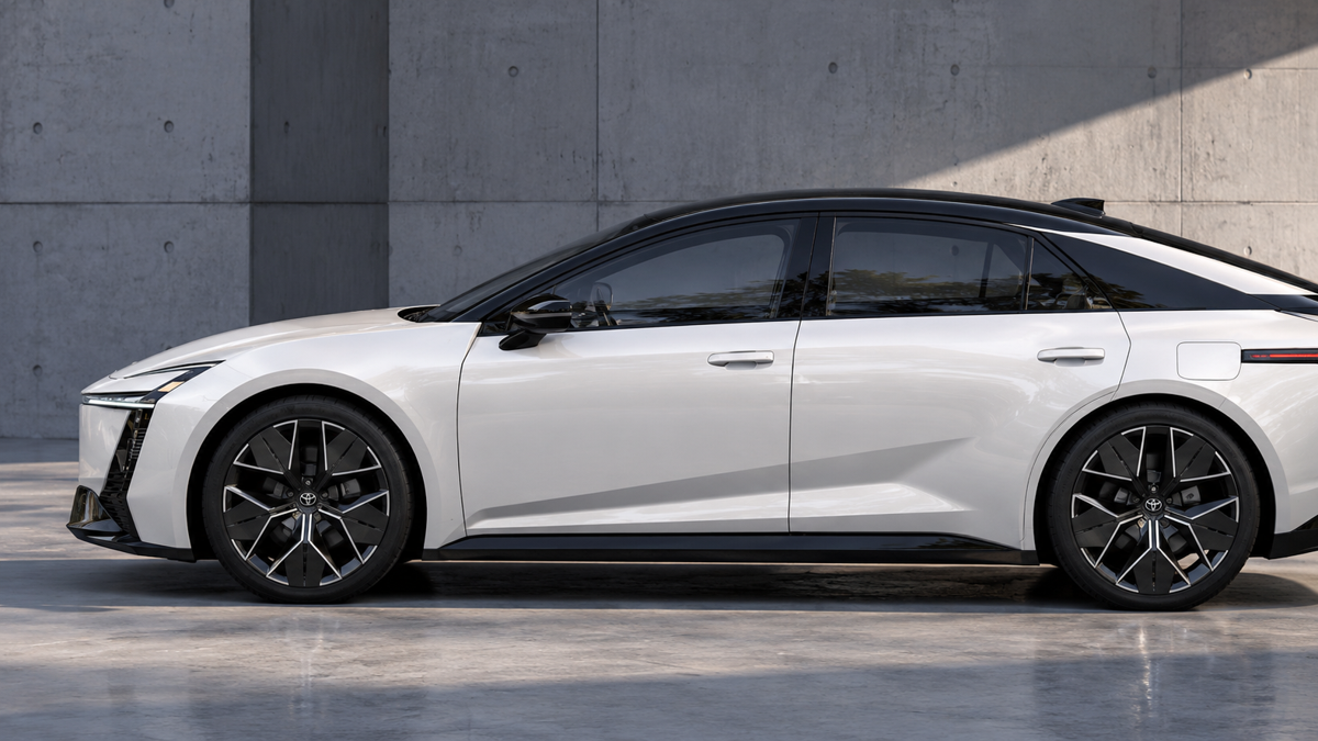 O novo sistema híbrido da Toyota visa uma economia de combustível mais de 15% melhor