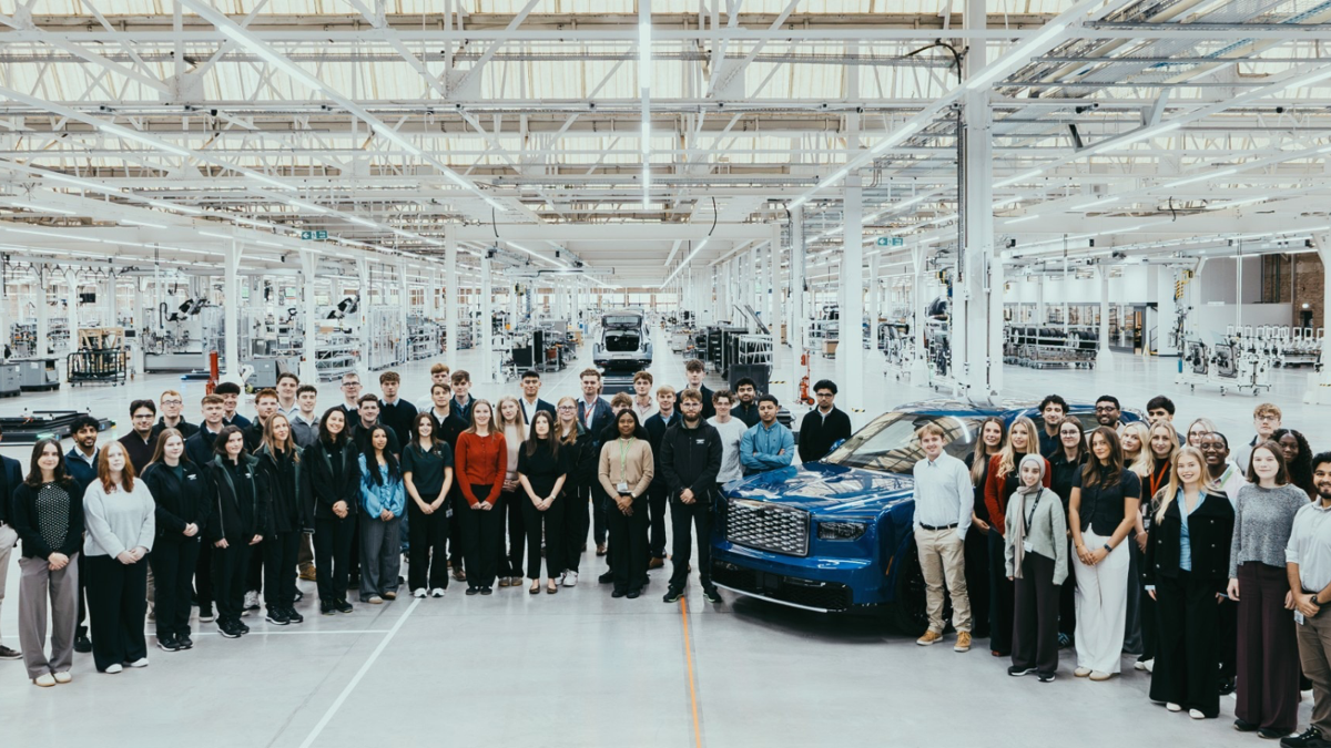 Bentley tem 93 vagas em início de carreira após planejar até 275 cortes de empregos