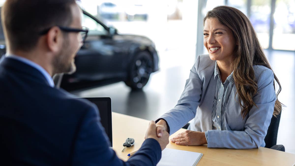 Jovens compradores de carros estão assinando acordos financeiros que não entendem totalmente
