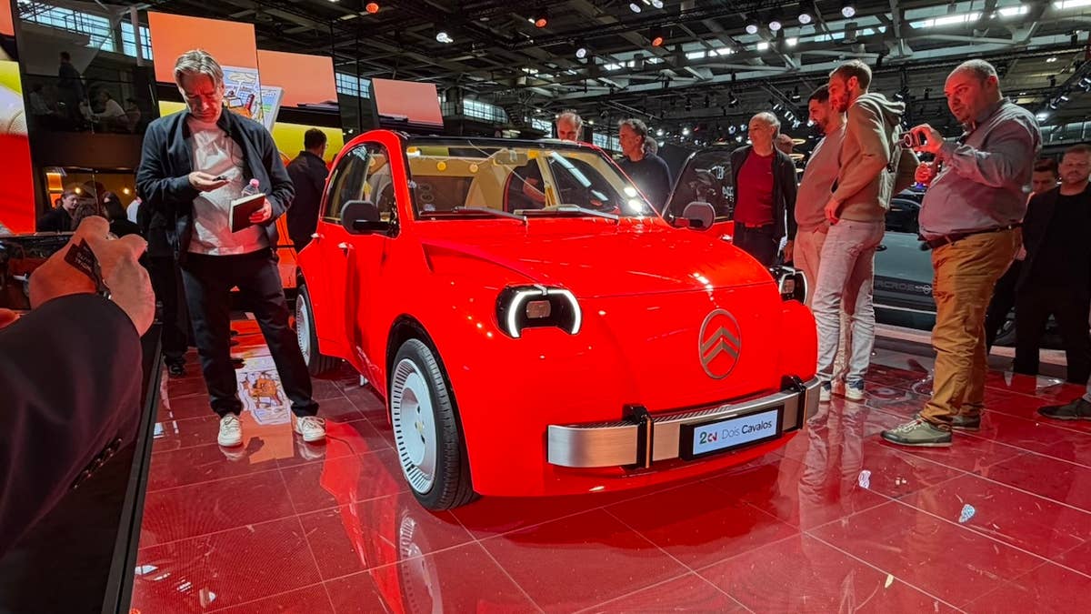 O icônico 2CV da Citroën retorna como um conceito EV com meta de US$ 15.000