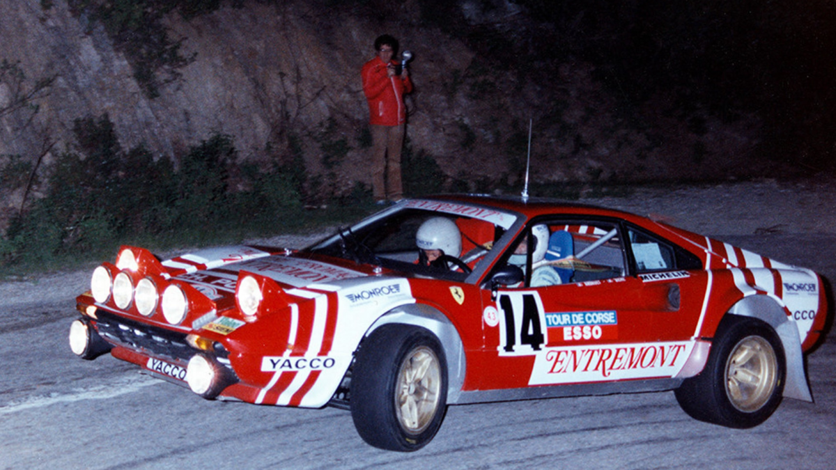 Carro esportivo inspirado na Ferrari 308 vem com V8 e manual fechado