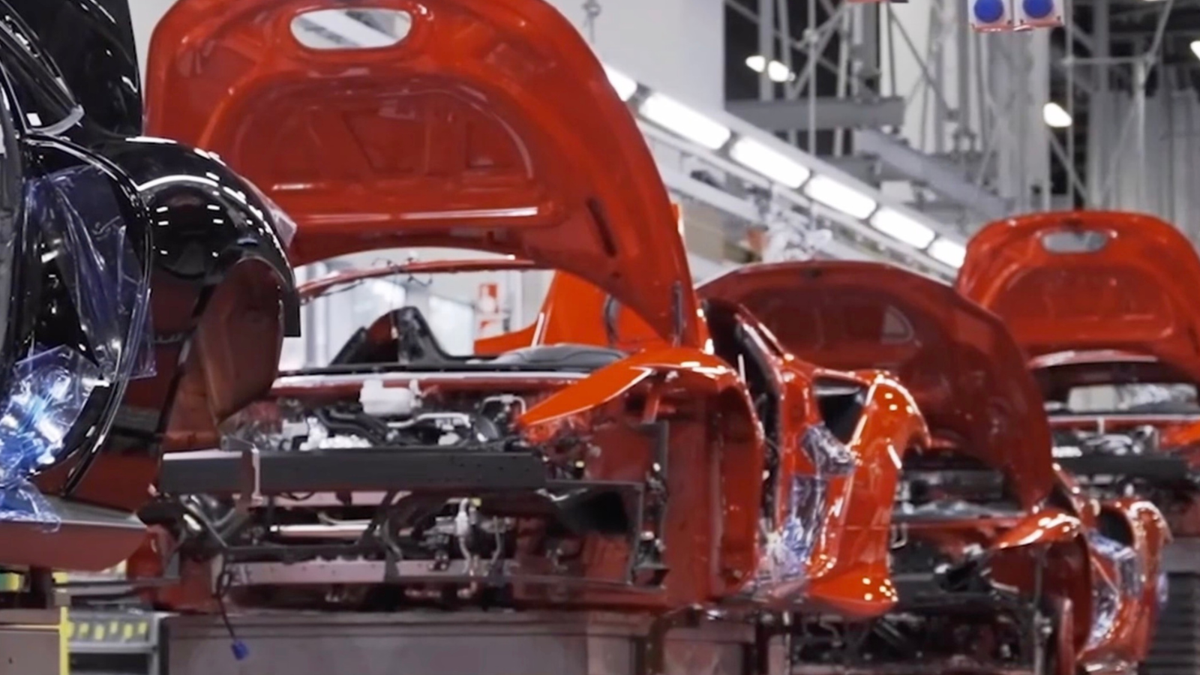 Dentro da fábrica italiana onde todas as Ferraris se unem