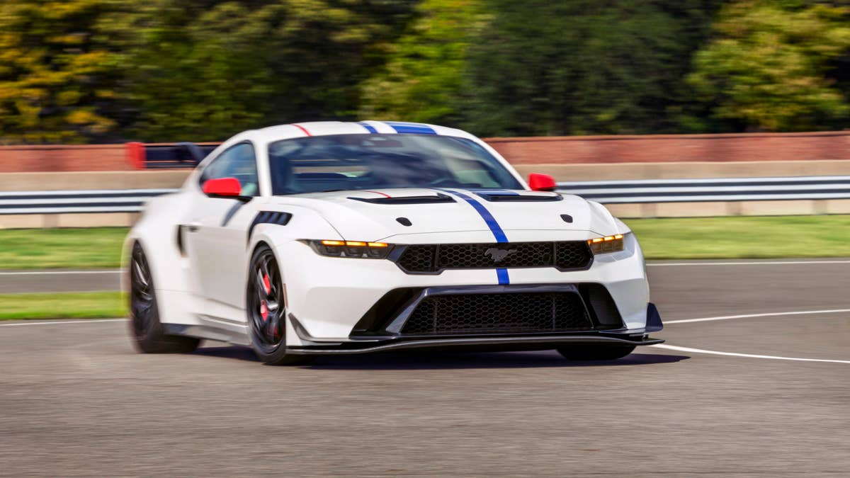 Ford Mustang Dark Horse SC atinge 60 em 2,9 segundos, bate GT500