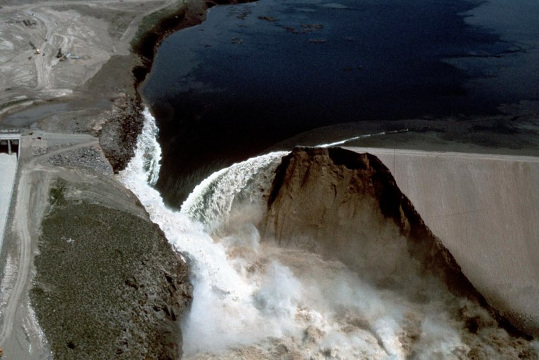 Lua Cheia em Touro – O rompimento da barragem