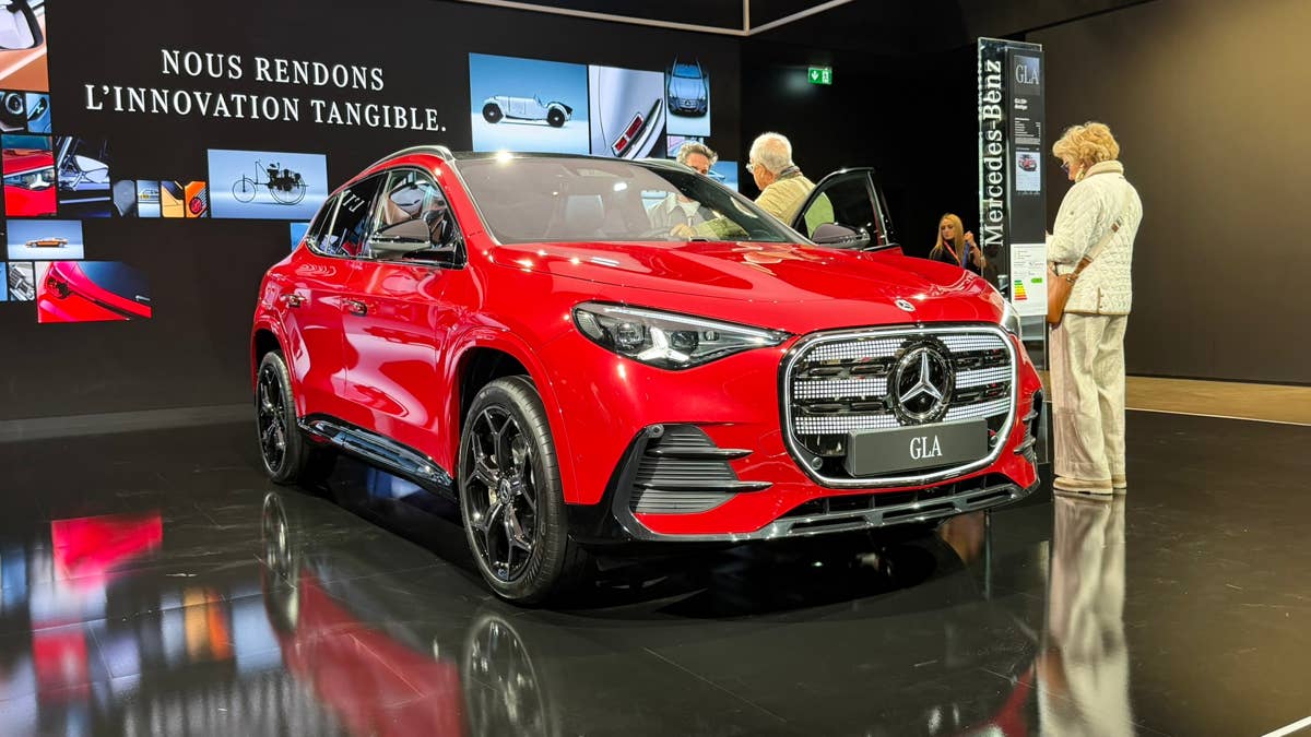 Classe GLA da Mercedes-Benz 2028 no metal: veja o crossover renovado de todos os ângulos