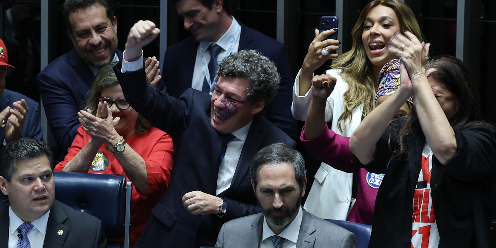 Senado aprova fim da escala 6×1 e redução da jornada de trabalho